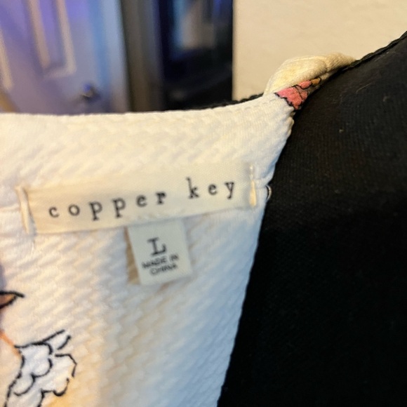 Chic cream with small flower prints dress Large - Picture 6 of 7